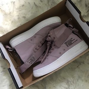 Nike Air Force 1 Mid-Height in Lavendar